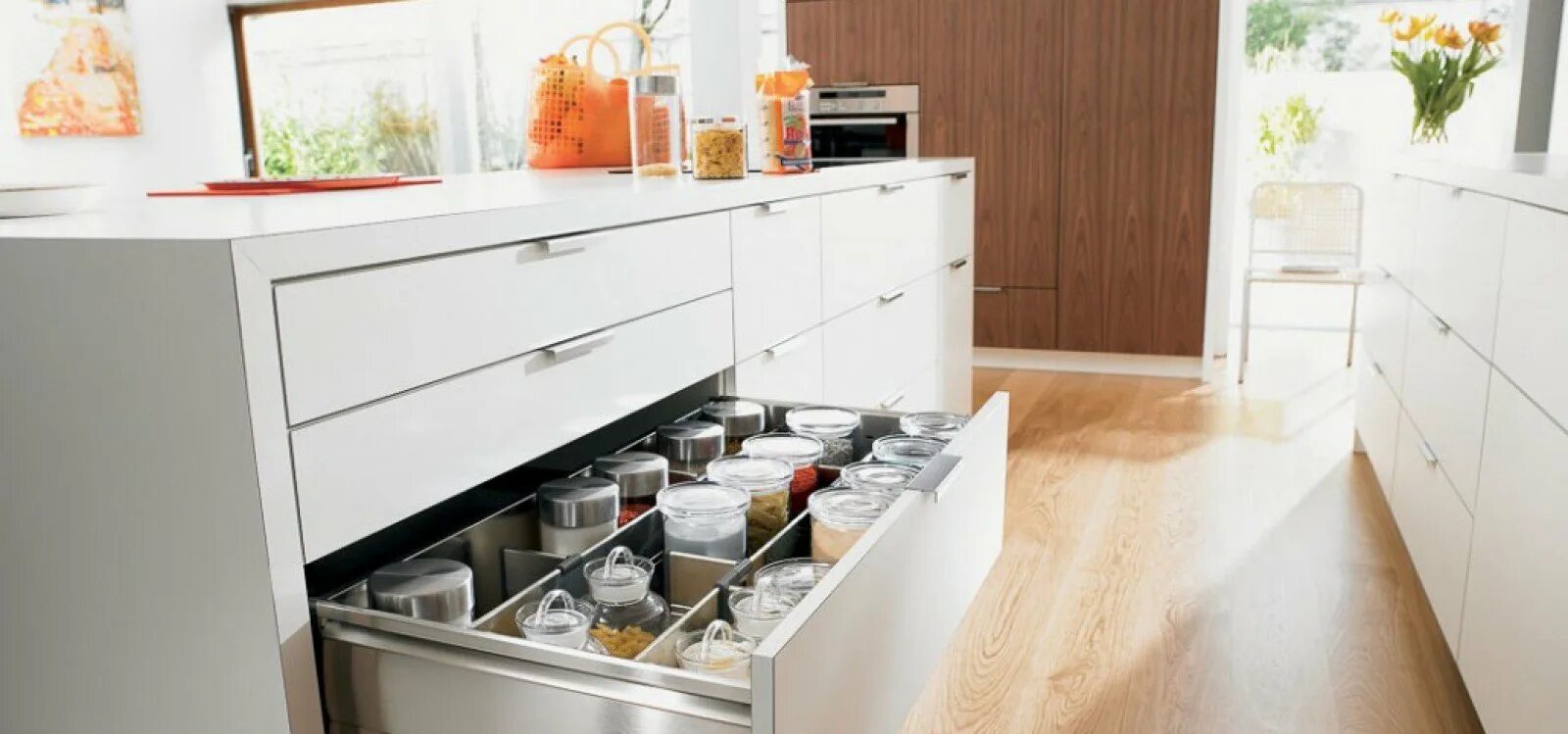 Кухонный гарнитур с ящиками фото Потайной выдвижной ящик для кухни - Гранд Проект Декор.ру
