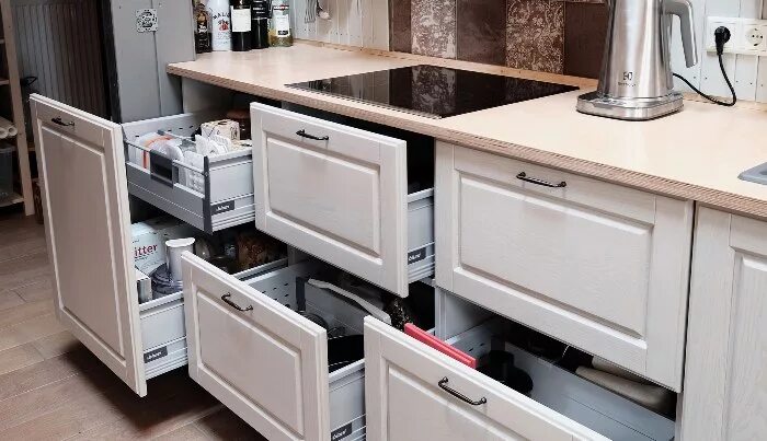 Кухонный гарнитур с ящиками фото Выдвижные системы ящиков для хранения на кухне: вертикальная, угловая, узкая, ак