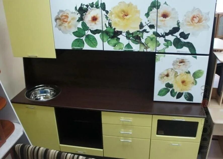 Кухонный гарнитур самоклеющей пленкой фото Как обновить кухню самоклеящейся пленкой без ремонта: 20 фото в реальном интерье