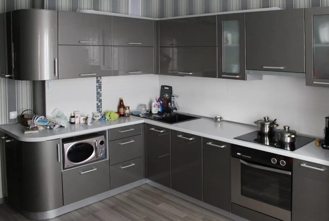 Кухонный гарнитур серого цвета фото Кухня в стиле модерн МегаПласт
