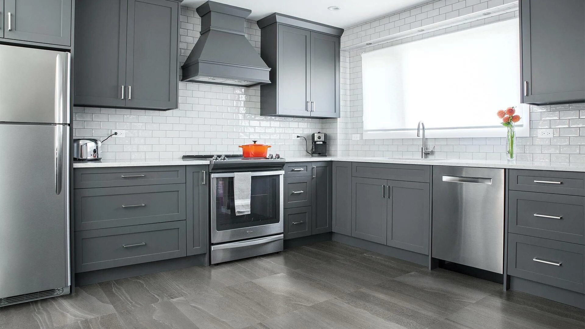 Кухонный гарнитур серого цвета в интерьере Линолеум на кухню: 50 фото в интерьере, идеи отделки в светлых и темных тонах