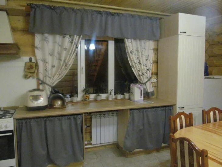 Кухонный гарнитур штор фото Короткие шторы на кухню: 60 фото практичных дизайнерских моделей