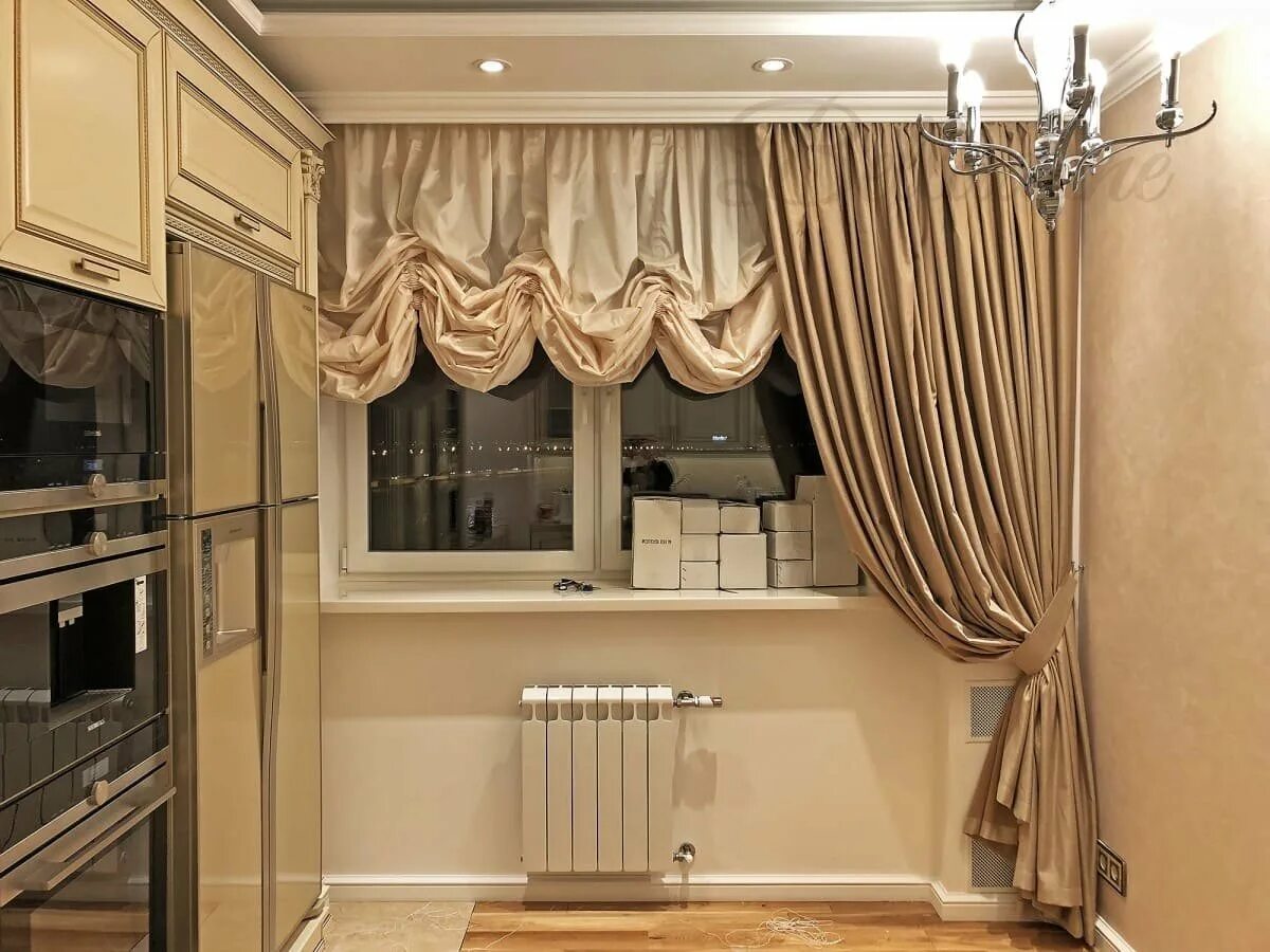 Кухонный гарнитур штор фото Австрийская штора и портьера на подхвате на кухне - Belladone