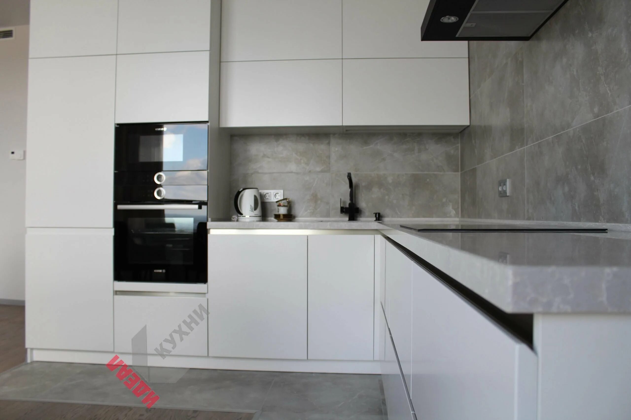 Кухонный гарнитур со скрытыми ручками фото Ручка профиль белая матовая - найдено 82 фото