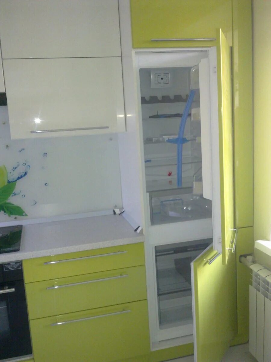 Кухонный гарнитур со встроенным холодильником фото Кухня в хрущевке. Встраиваемые холодильники? Почемы бы и нет Миллионерша из хрущ