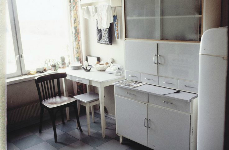 Кухонный гарнитур ссср фото Интерьер 60-х: чем отличались квартиры на Западе от жилья в СССР - Статьи - Атмо