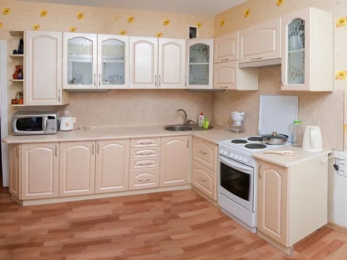 Кухонный гарнитур светлого цвета фото Кухня в светлых тонах (23 фото): дизайн интерьера классических и современных кух