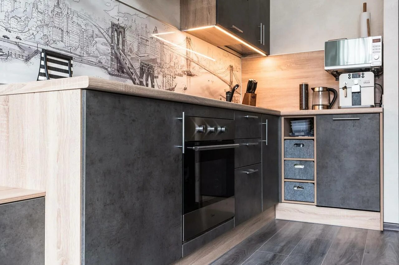 Кухонный гарнитур цвет бетон фото Современная кухня с серыми фасадами под бетон и встроенным холодильником (9 фото