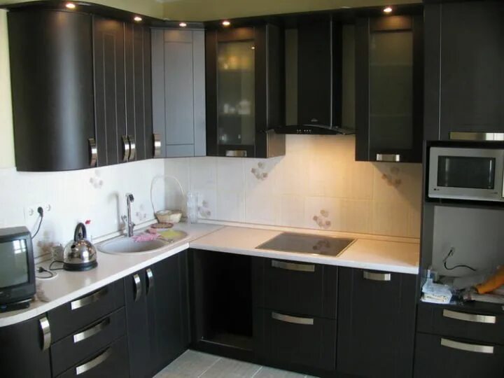 Кухонный гарнитур цвет венге фото Как повесить кухонные шкафы на стену: способы креплений, монтаж