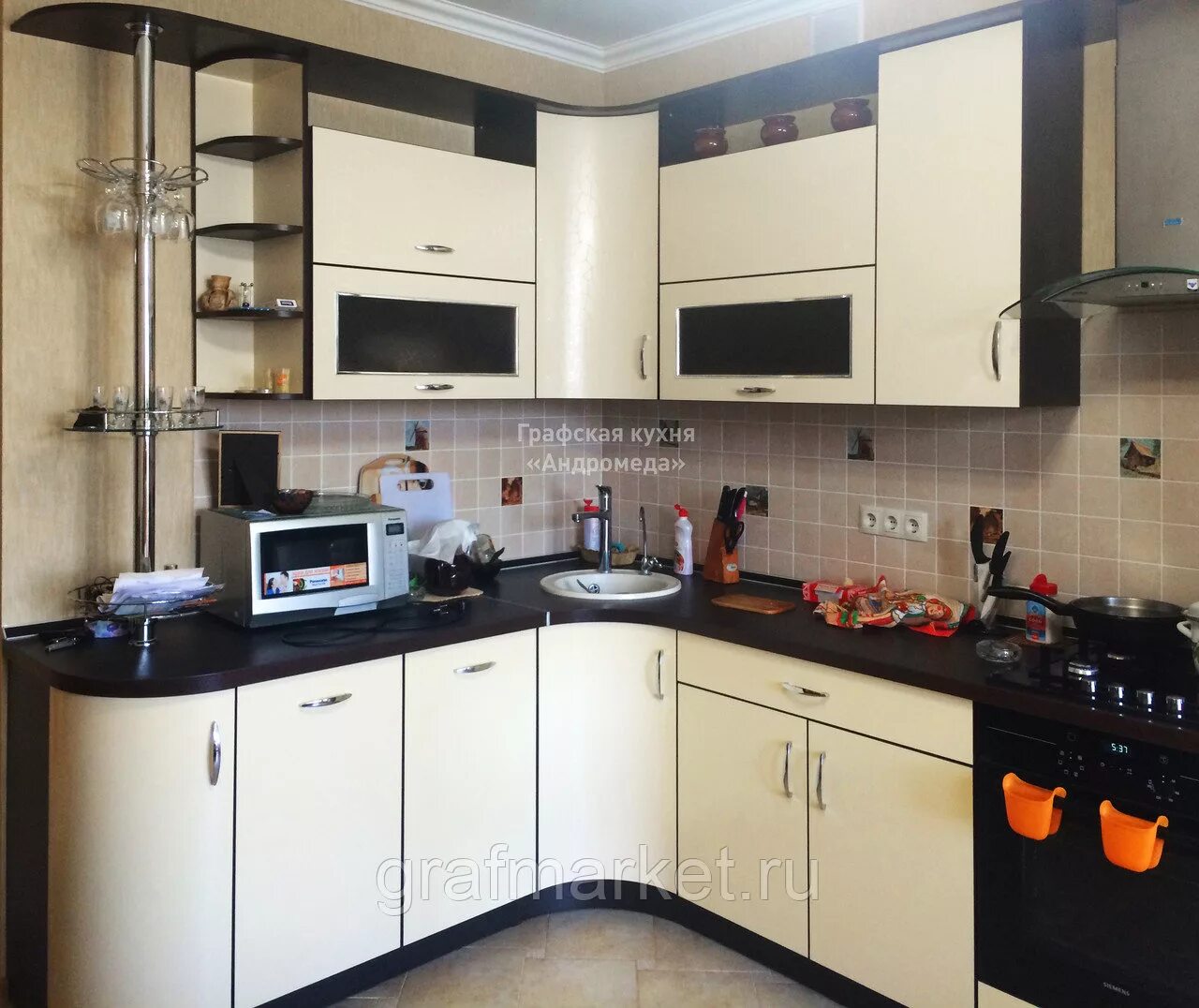 Кухонный гарнитур угловой для кухни фото Кухонный гарнитур для маленькой угловой кухни: фото с угловой мойкой в интерьере