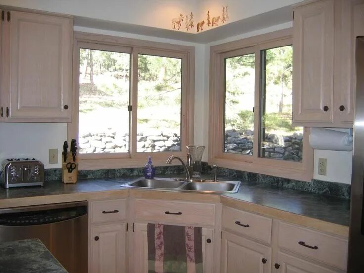 Кухонный гарнитур угловой окном фото Corner Kitchen Sink Photo: This Photo was uploaded by Danushka01. Find other Cor