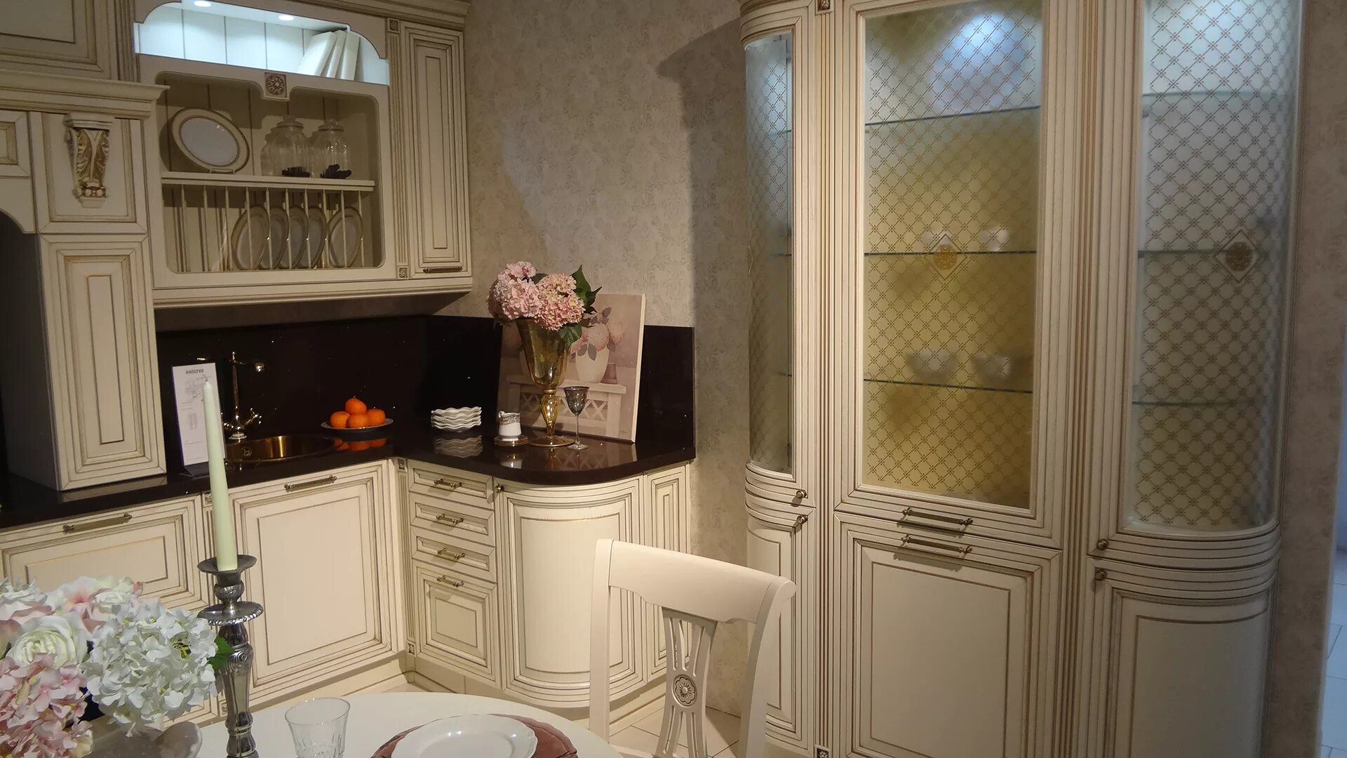 Кухонный гарнитур угловой с витриной фото Распродажа образцов Империя буфет 2060