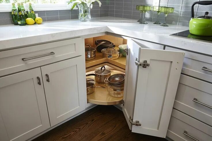 Кухонный гарнитур угловых шкафов фото CliqStudios Cabinets Renew Grandmother’s Home Corner kitchen cabinet, Kitchen ca