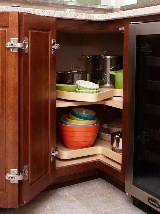 Кухонный гарнитур угловых шкафов фото Pin by Juravlik on кухня Kitchen corner cupboard, Corner kitchen cabinet, Kitche