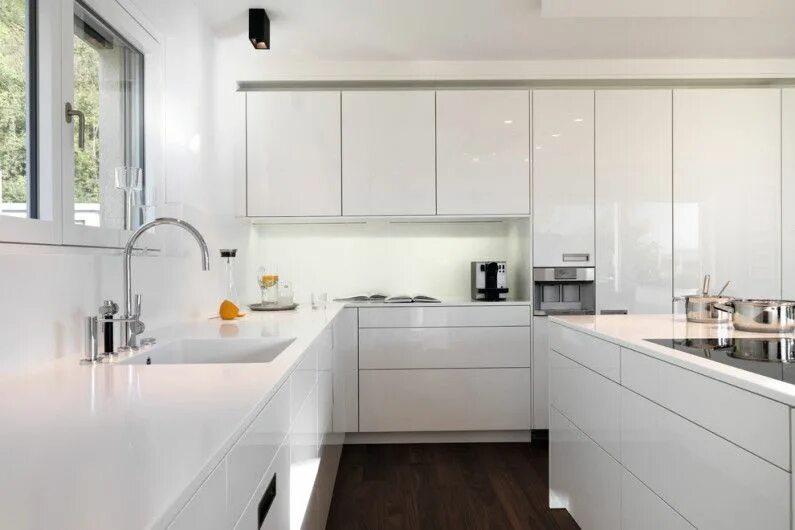 Кухонный гарнитур в белом стиле фото Кухня в стиле "модерн" Modern kitchen design, Kitchen decor modern, White kitche