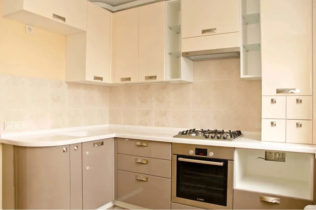 Кухонный гарнитур в бежевых тонах фото Светлые столешницы на кухне: обзор видов и красивые примеры