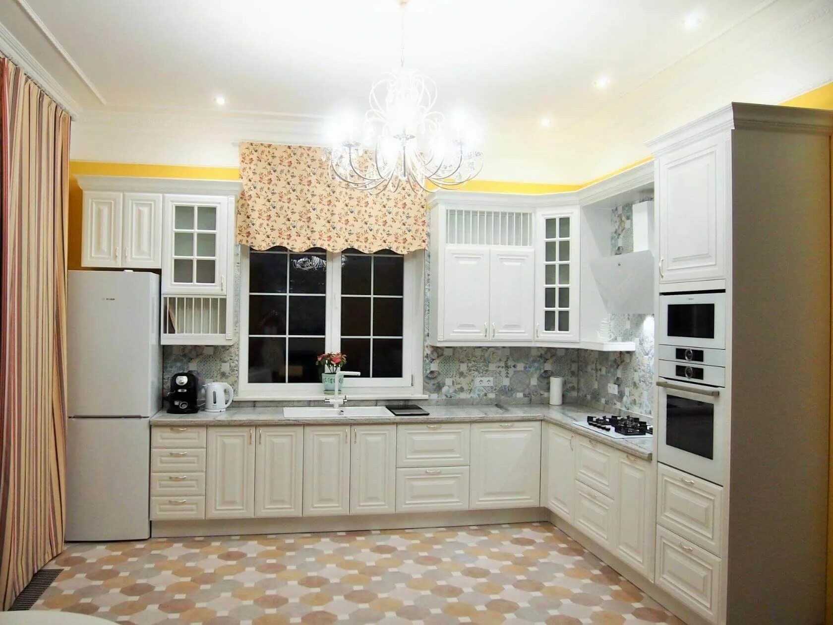 Кухонный гарнитур в частном доме фото Купить кухню на заказ в Ивантеевке в МСК (цены и фото с гарантией)