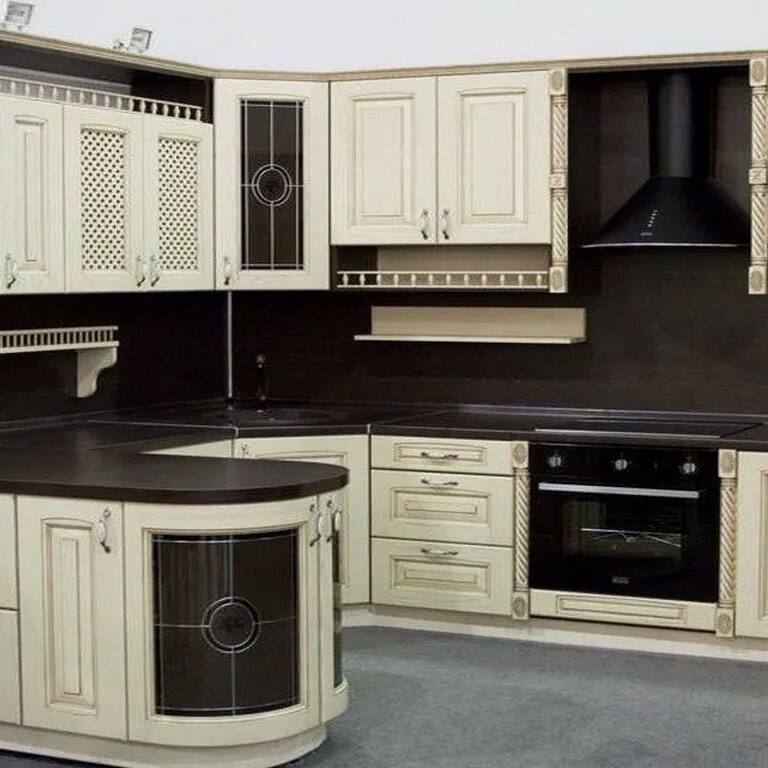 Кухонный гарнитур в черкесске фото Кухня из массива белая с черной столешницей - Кухни