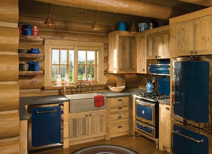 Кухонный гарнитур в деревянном доме фото A Sun Valley Fishing Cabin You’ll Never Want to Leave Small cabin kitchens, Log 