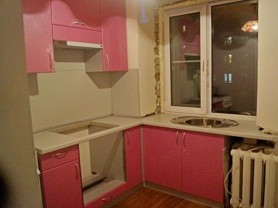 Кухонный гарнитур в хрущевку фото Кухонный гарнитур для маленькой кухни угловой хрущевки фото - DelaDom.ru