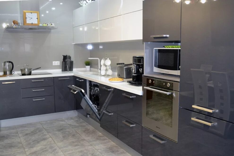 Кухонный гарнитур в интерьере графит с белым Стиль кухни - классика, модерн, лофт, прованс Kuhni.tut