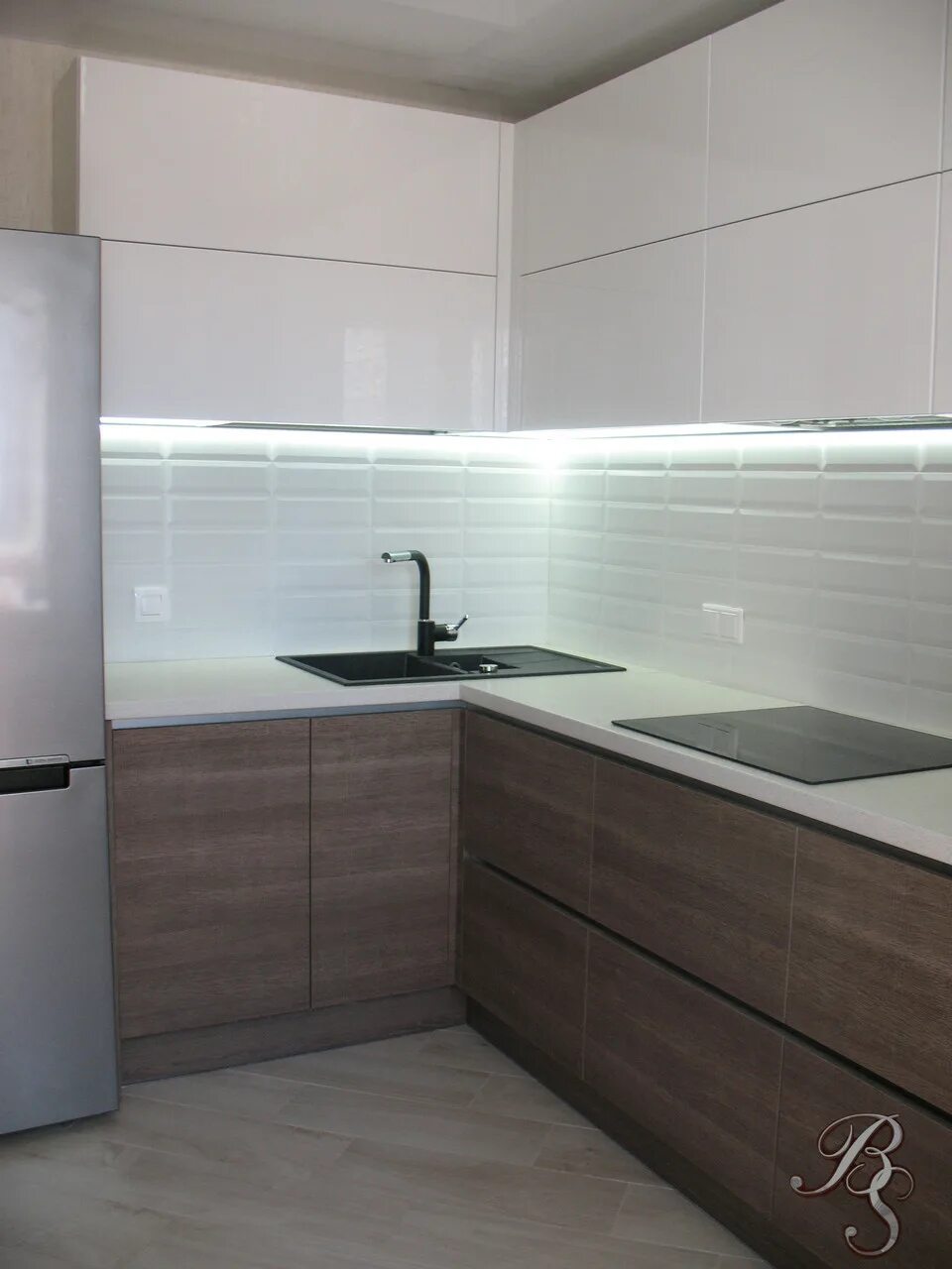 Кухонный гарнитур верх матовый низ глянцевый фото Кухня, фасады из крашенного мдф белый глянец + дсп Cleaf (Италия) : продажа, цен