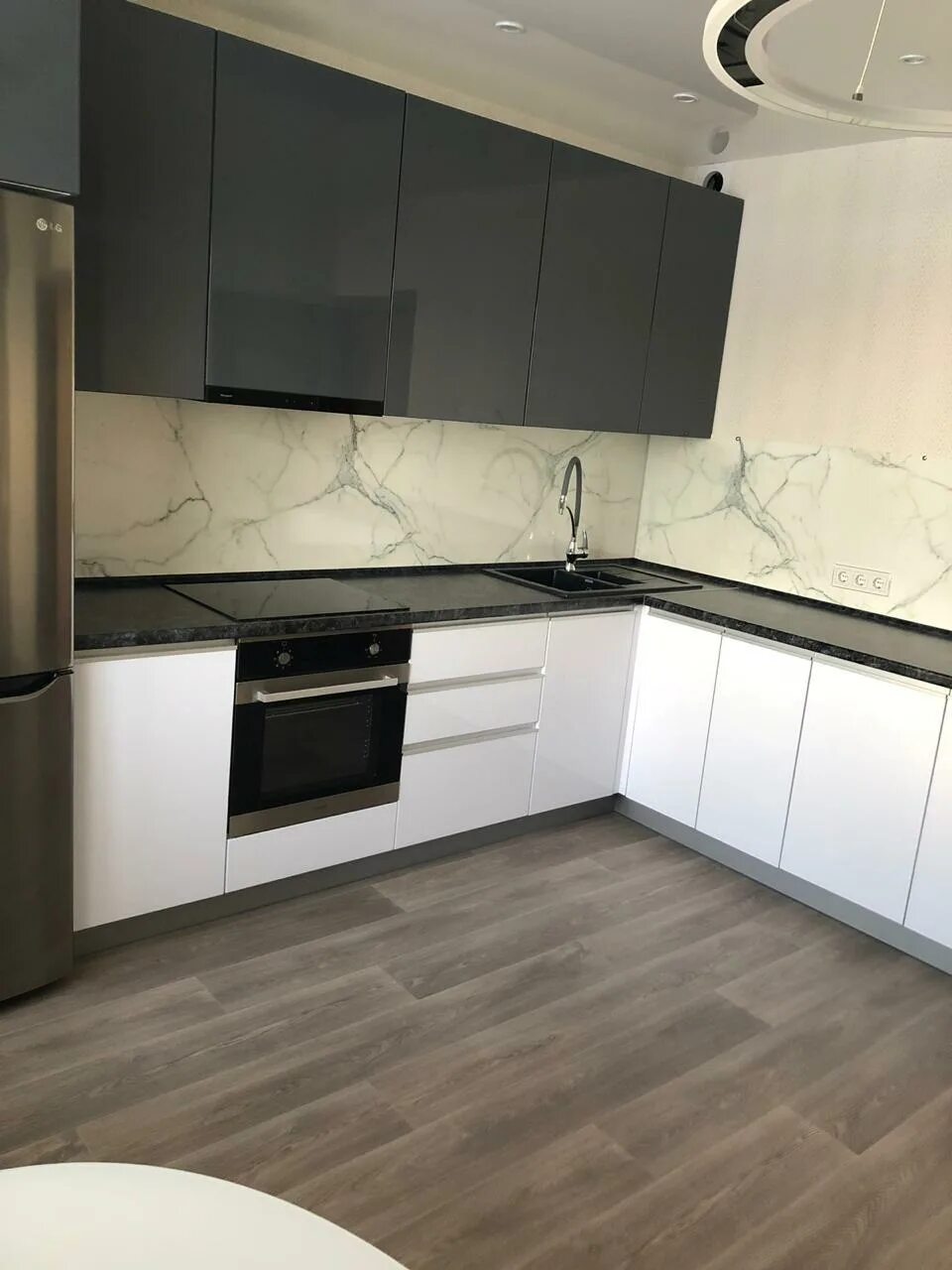 Кухонный гарнитур верх светлый низ темный фото Кухня светлый низ темный верх - CormanStroy.ru