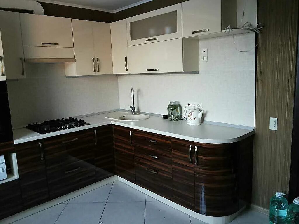 Кухонный гарнитур верх светлый низ темный фото Кухня белый верх коричневый низ - CormanStroy.ru