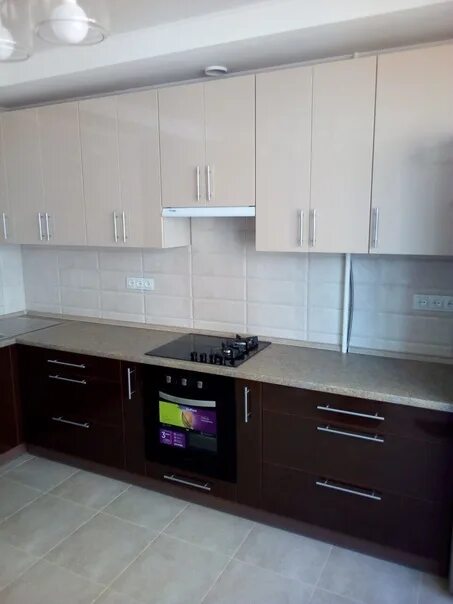 Кухонный гарнитур верх светлый низ темный фото Кухни светлый верх темно