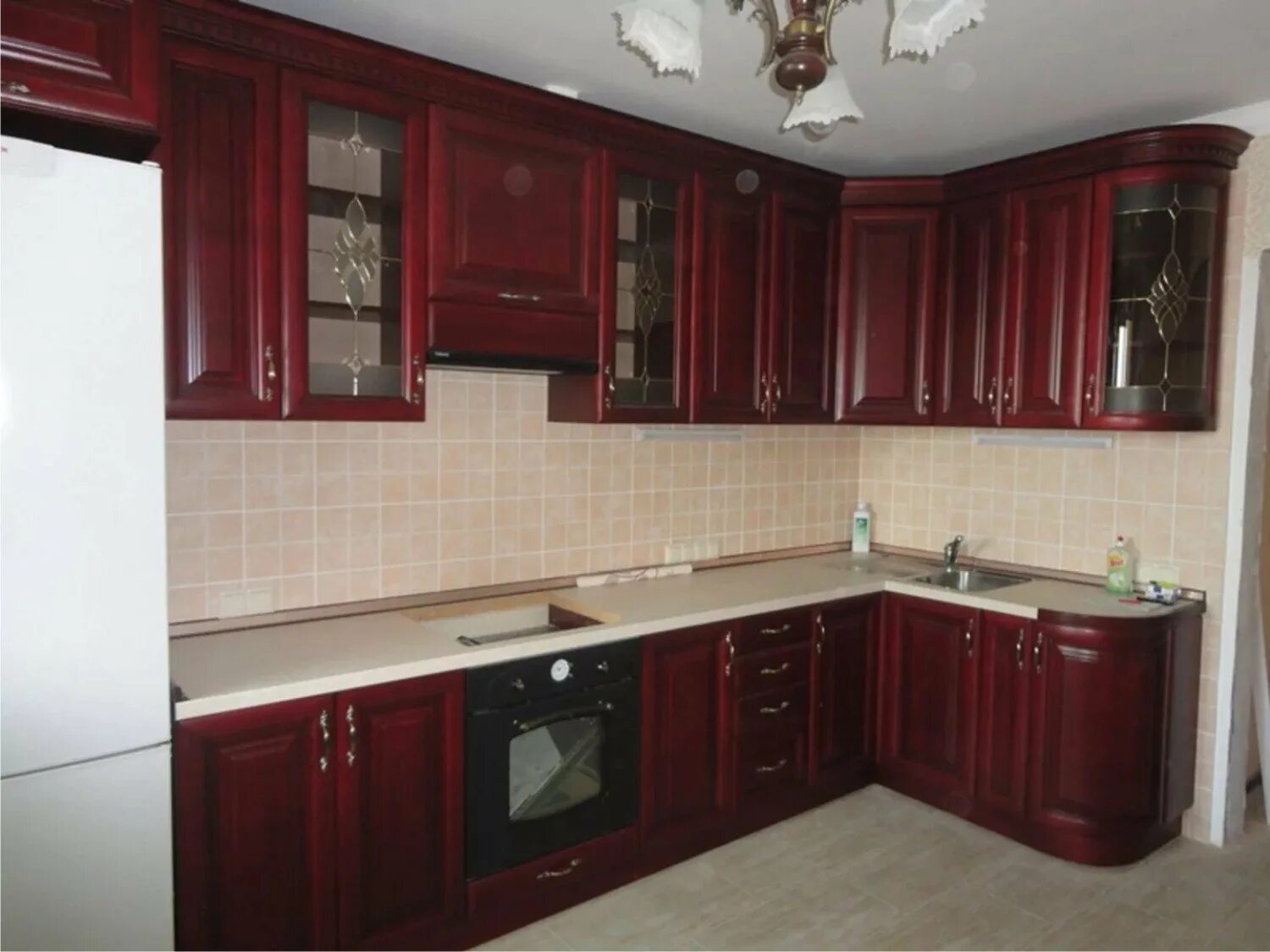 Кухонный гарнитур вишневый цвет фото Кухня вишневого цвета: вдохновляющие фотографии интерьеров Зеленый рай Фотогалер