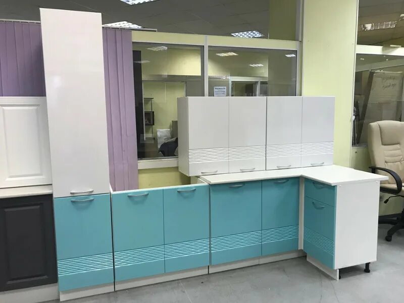 Кухонный гарнитур волна фото Кухонный гарнитур Волна белый металлик бирюза акция купить в Кургане недорого в 