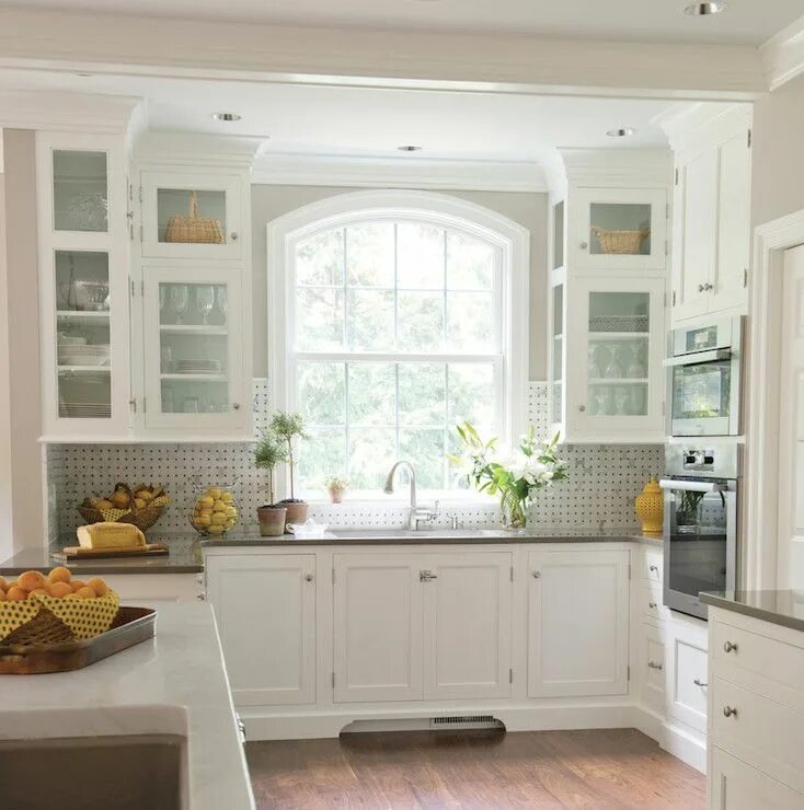 Кухонный гарнитур возле окна фото Kitchens by Eileen - kitchens - Benjamin Moore - Senora Gray - senora gray, warm