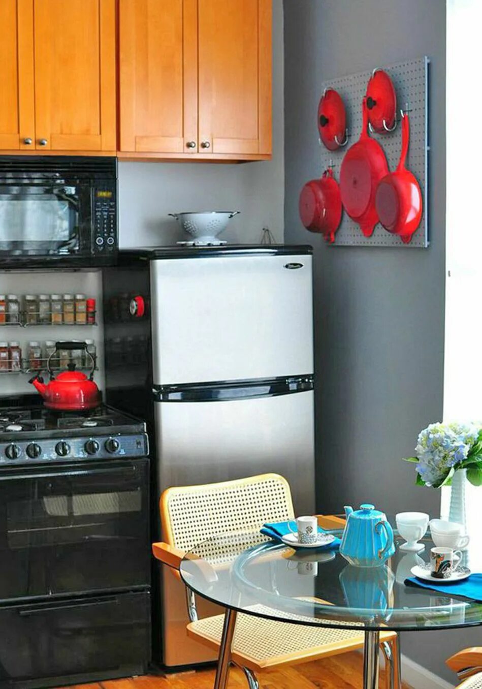 Кухонный интерьер для маленькой кухни 4 Ways to Make the Most of Tiny Spaces Eclectic kitchen design, Eclectic kitchen