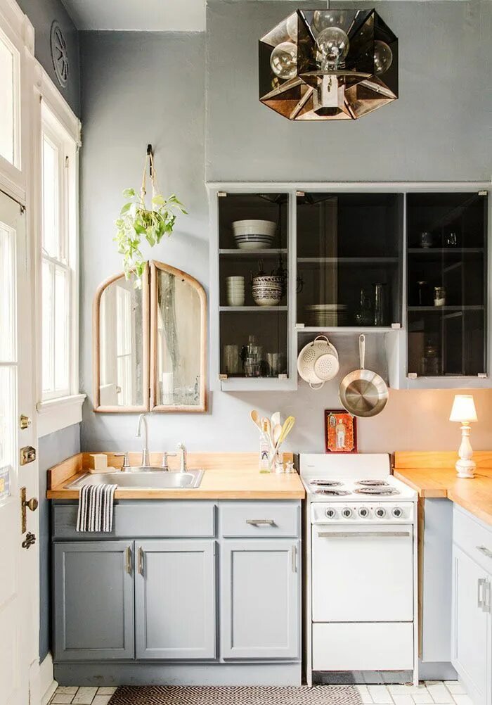 Кухонный интерьер для маленькой кухни фото IVOREE: Маленькая кухня: 6 советов по обустройству и 40 фото Small kitchen decor