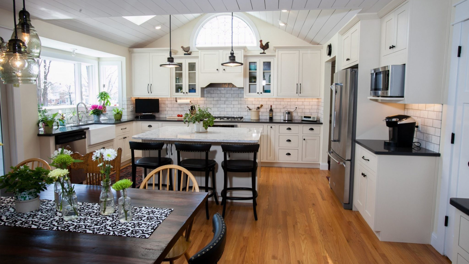 Кухонный интерьер фотографии Скачать обои интерьер, кухня, столовая, раздел интерьер в разрешении 1600x900