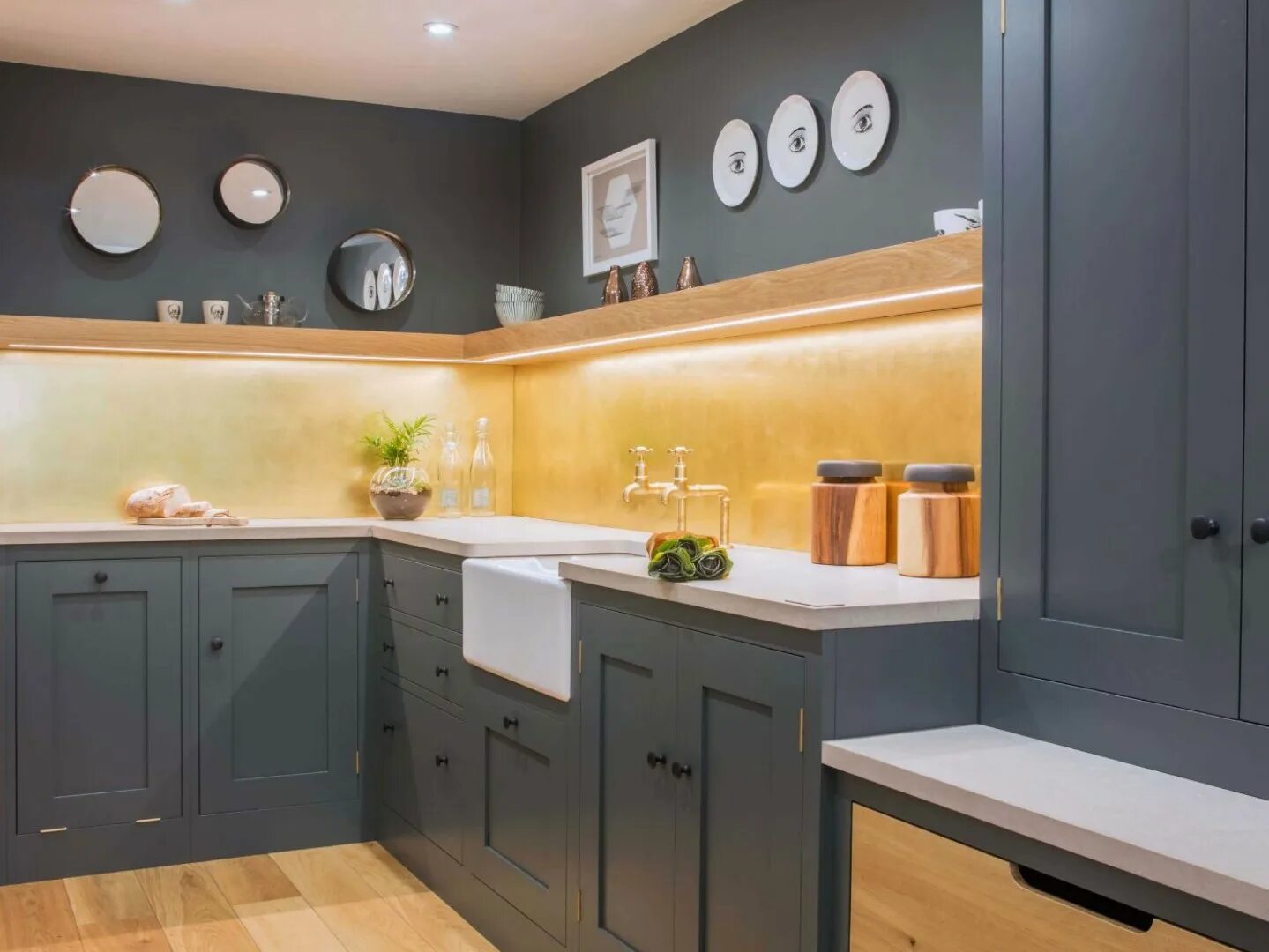 Кухонный интерьер с серой кухней Кухня Кёльн купить по цене 330 190 руб. с профессиональной сборкой и доставкой п