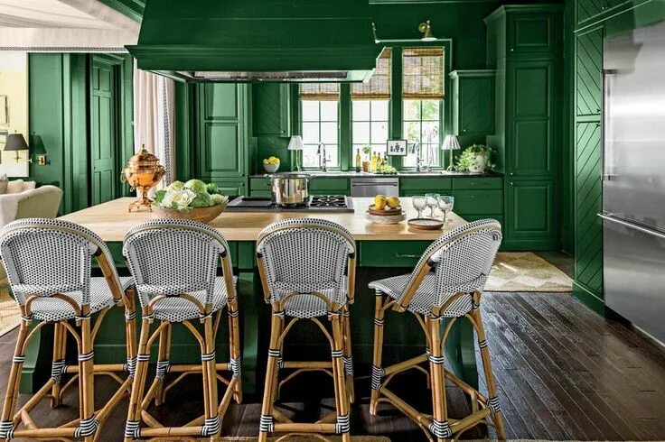 Кухонный интерьер в зеленом цвете The 2016 Idea House Green kitchen walls, Southern living homes, Home decor style