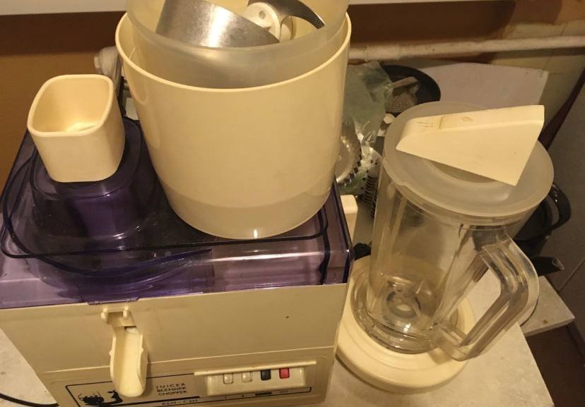 Кухонный комбайн ссср фото Кухонный комбайн "Росток", пластик, металл, СССР, 1986 г. стоимостью 3000 руб.