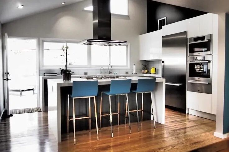 Кухонный остров в интерьере Miele Kitchen by Jorge Martinez White kitchen bar stools, Modern kitchen bar, St