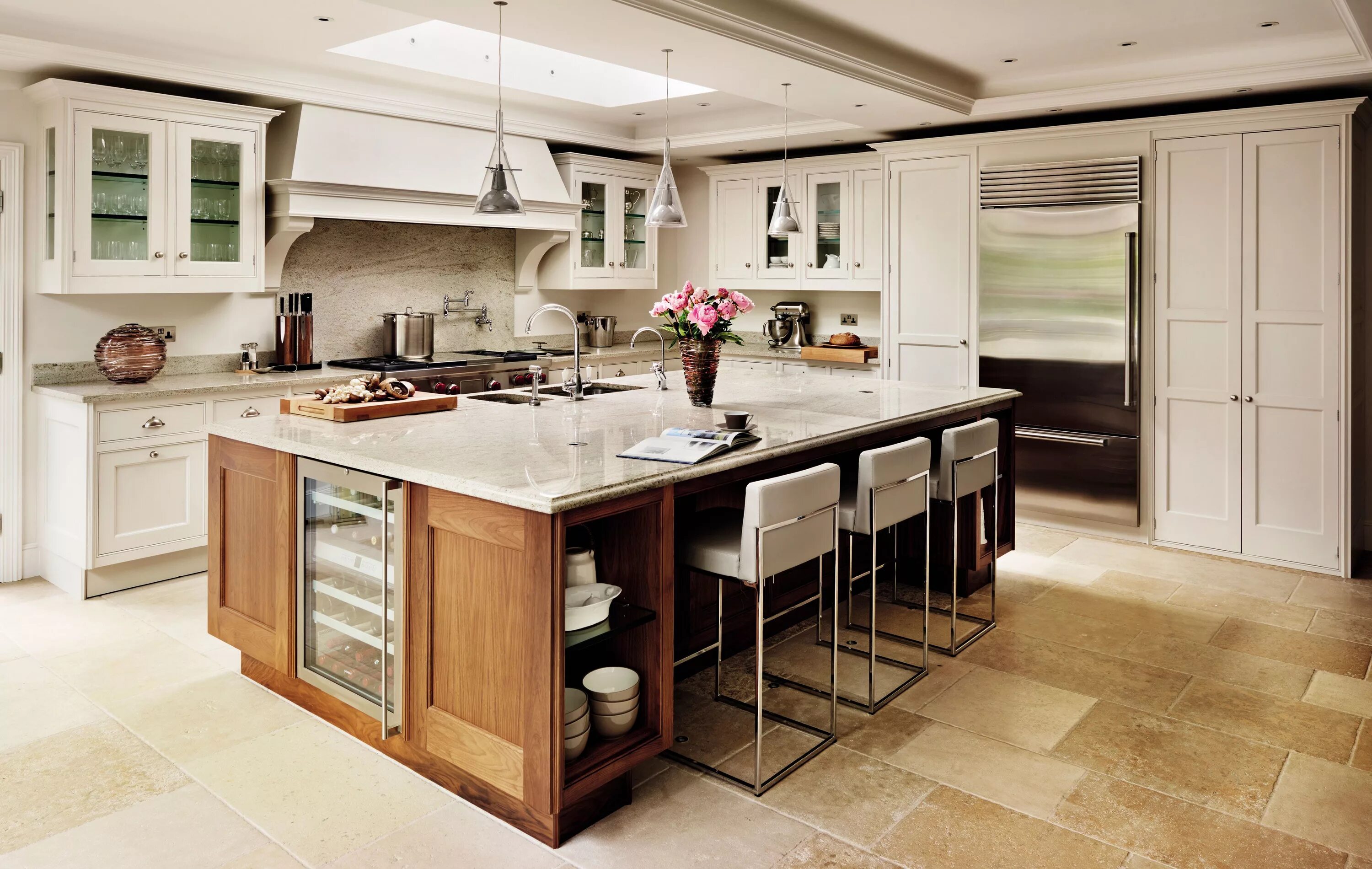 Кухонный остров в интерьере Ideas for colors. Smallbone of Devizes Hand Painted Kitchen Collections Painted 