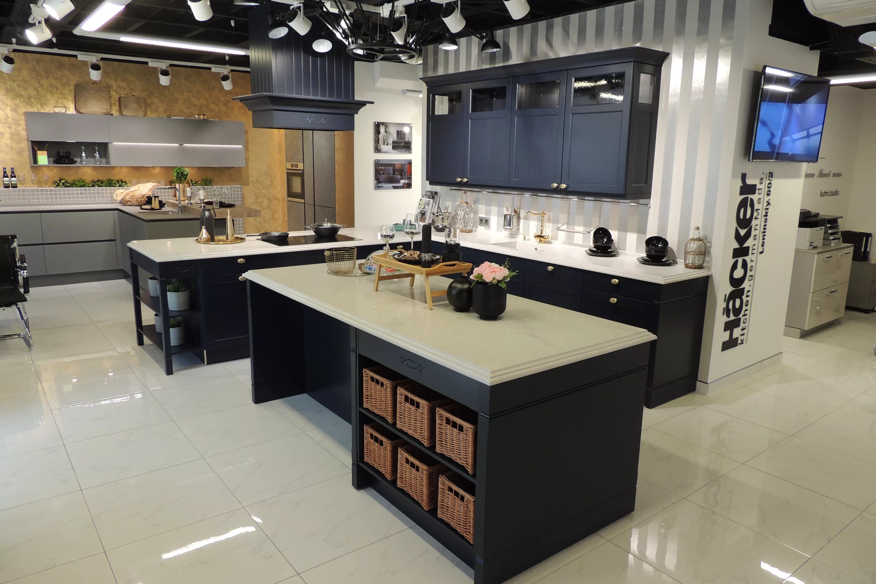 Кухонный салон фото Гипермаркет кухонь