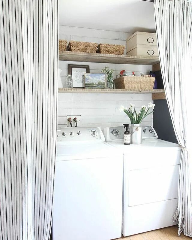 Кухонный шкаф со шторкой вместо двери фото Farmhouse Laundry Room White Washed Wall Boards Small laundry room organization,