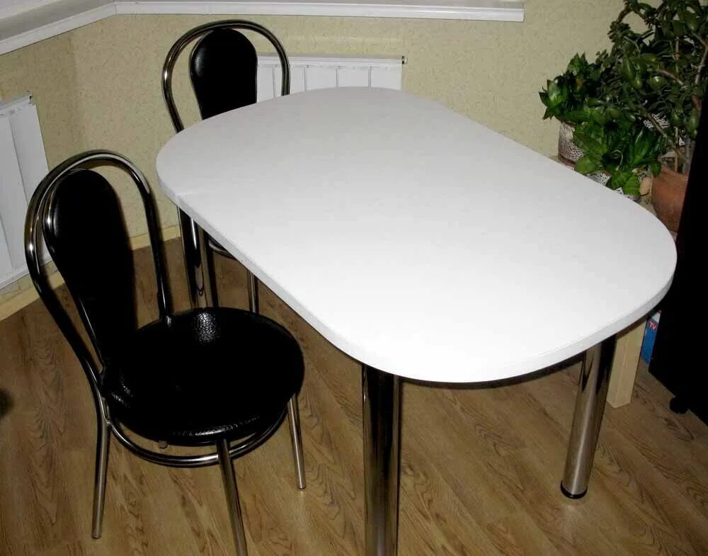 Кухонный стол домашнее фото Обновляете кухню? Смотрите, чего точно не нужно делать! 3 ужасных кухонных антит