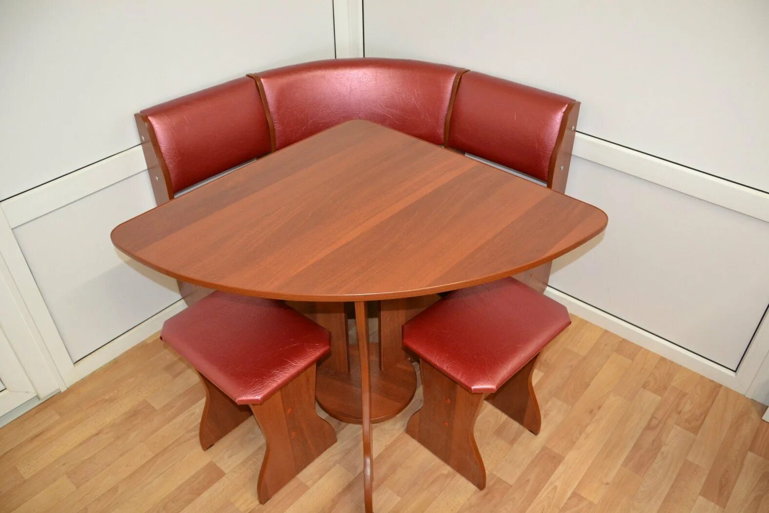 Кухонный стол уголок фото Стол угловой обеденный HeatProf.ru