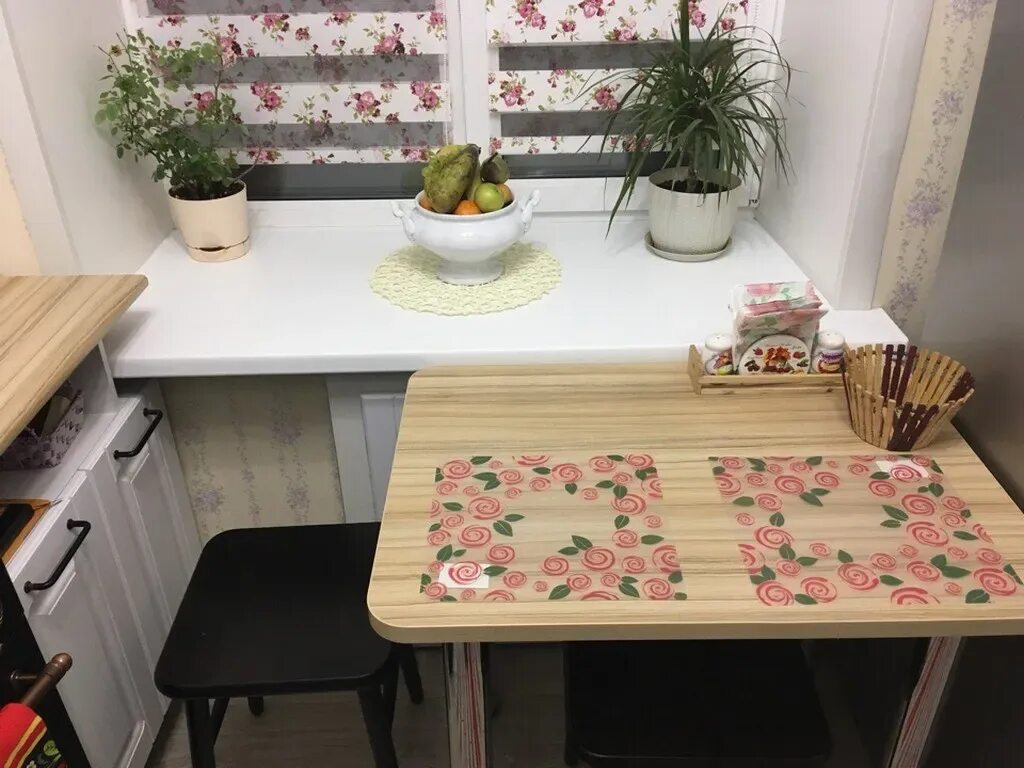 Кухонный стол в хрущевке фото Стол для маленькой кухни в хрущевке - 34 идеи с фото