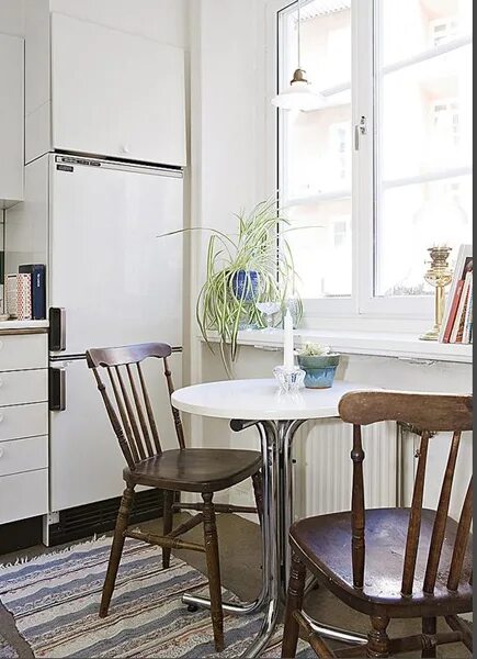 Кухонный стол в хрущевке фото Обеденный стол в маленькую кухню в хрущевке - фото