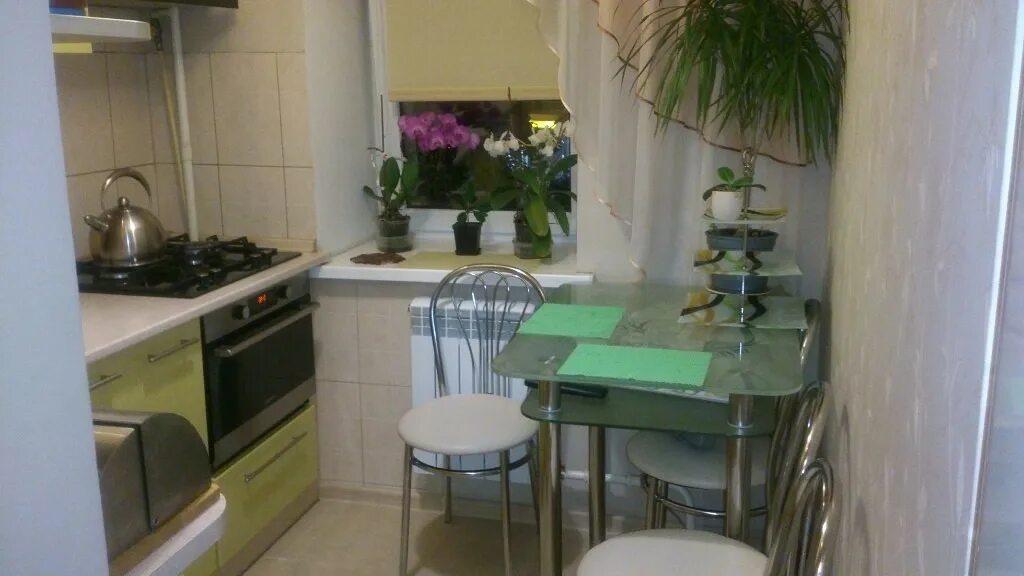 Кухонный стол в хрущевке фото Стол для маленькой кухни в хрущевке - CormanStroy.ru