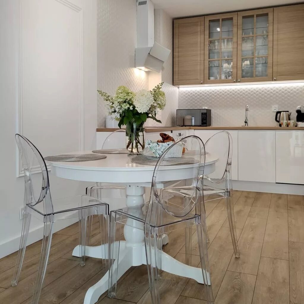 Кухонный стол в интерьере современной кухни ИКЕА кухонные столы каталог и цены