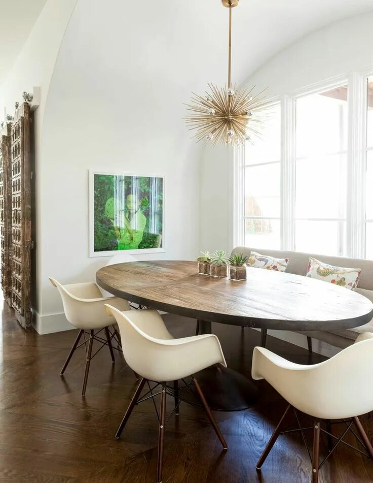 Кухонный стол в современном интерьере Miami Charmed Home in Highland Park Dining room nook, Banquette seating in kitch