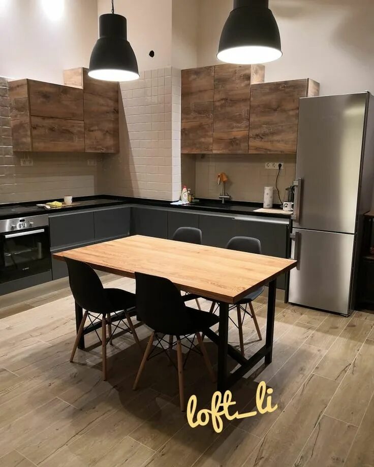 Кухонный стол в стиле лофт фото Обеденный стол в стиле лофт. Столешница изготовлена из цельноламельного ясеня. Н